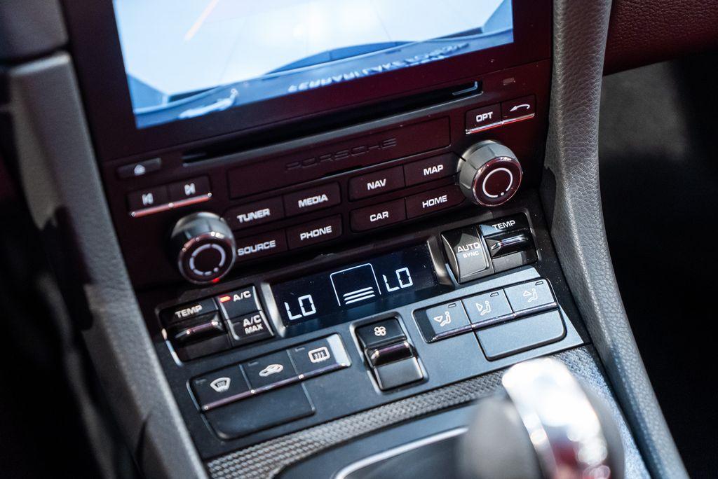 http://www.koenigseggchicago.com/galleria_images/130/130_p37_l.jpg