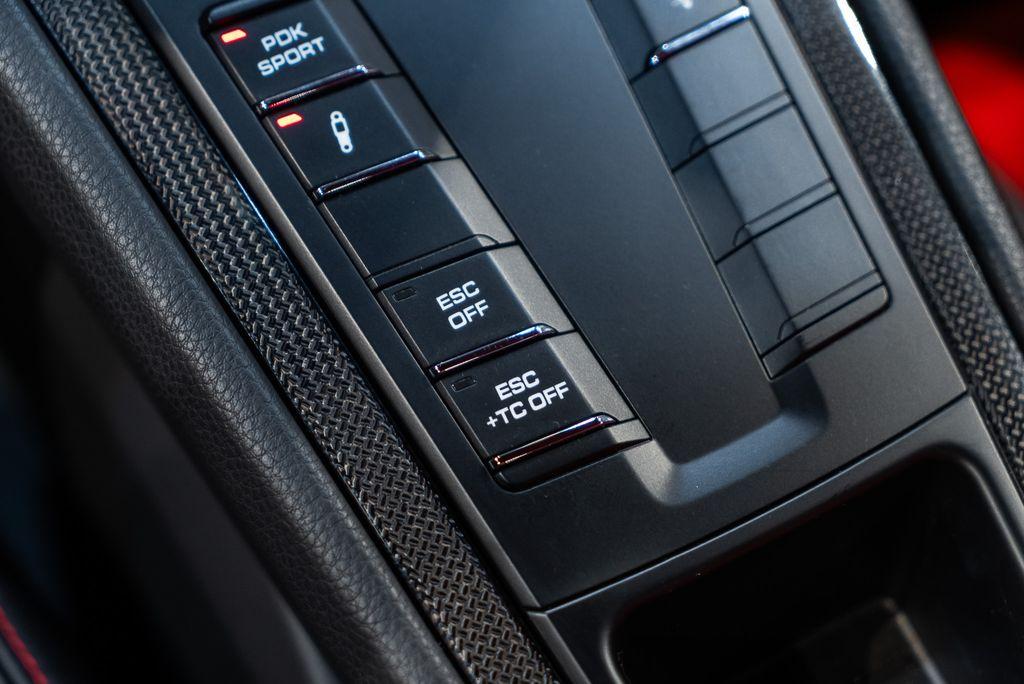 http://www.koenigseggchicago.com/galleria_images/130/130_p41_l.jpg