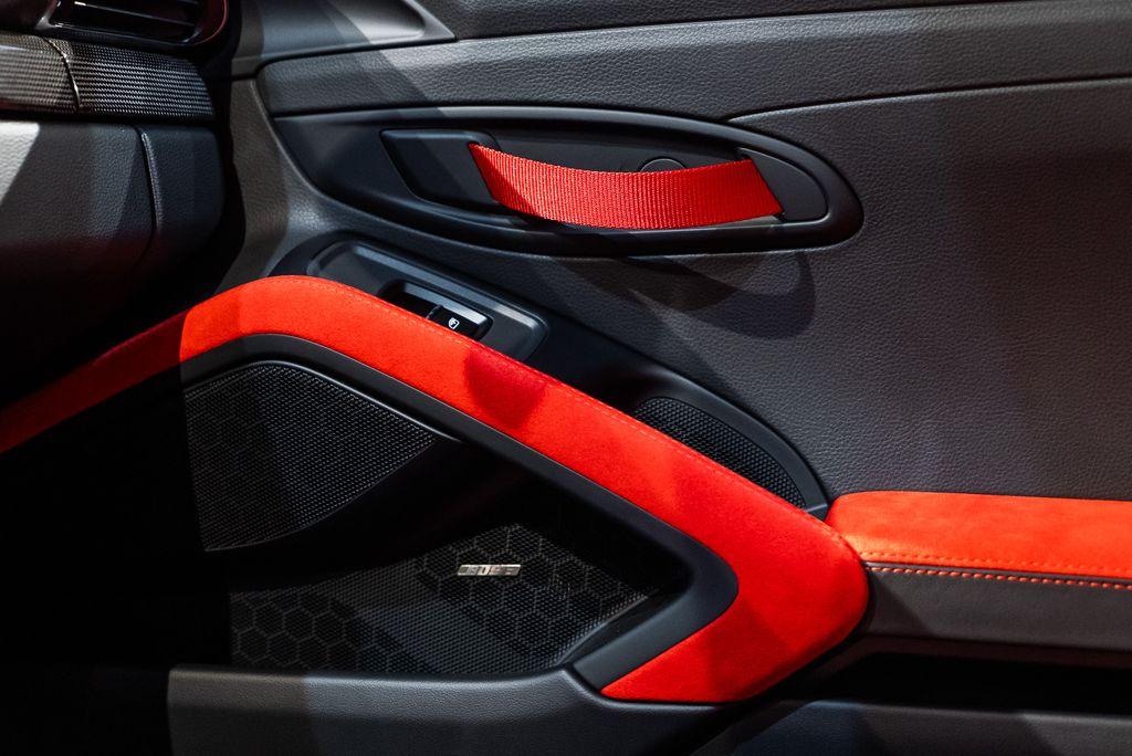 http://www.koenigseggchicago.com/galleria_images/130/130_p46_l.jpg