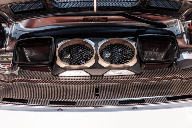 http://www.koenigseggchicago.com/galleria_images/130/130_p52_f.jpg