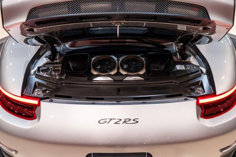 http://www.koenigseggchicago.com/galleria_images/130/130_p53_f.jpg