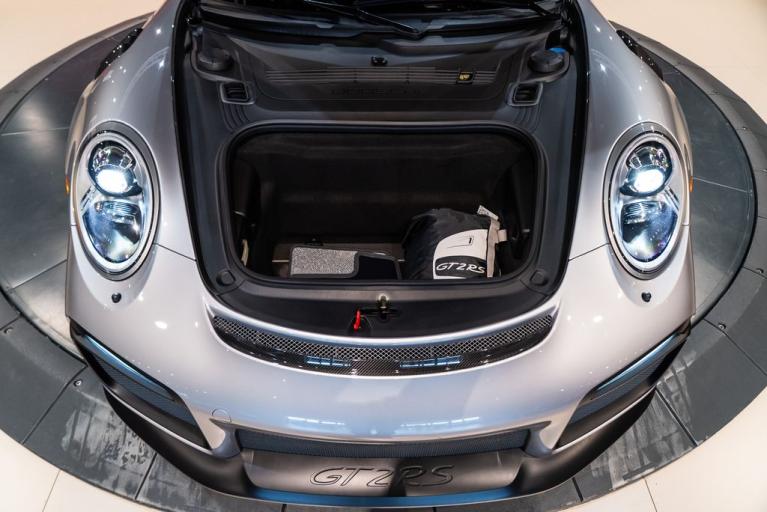 http://www.koenigseggchicago.com/galleria_images/130/130_p57_f.jpg