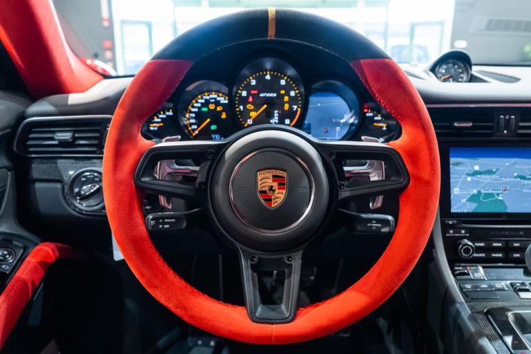 http://www.koenigseggchicago.com/galleria_images/130/130_p5_f.jpg