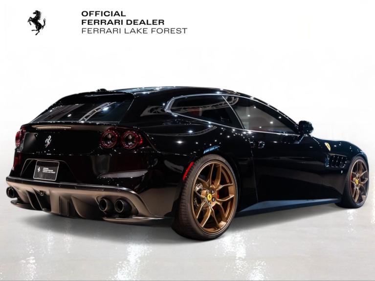 http://www.koenigseggchicago.com/galleria_images/131/131_p10_f.jpg