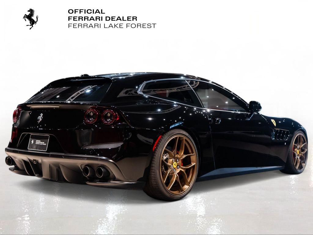 http://www.koenigseggchicago.com/galleria_images/131/131_p10_l.jpg