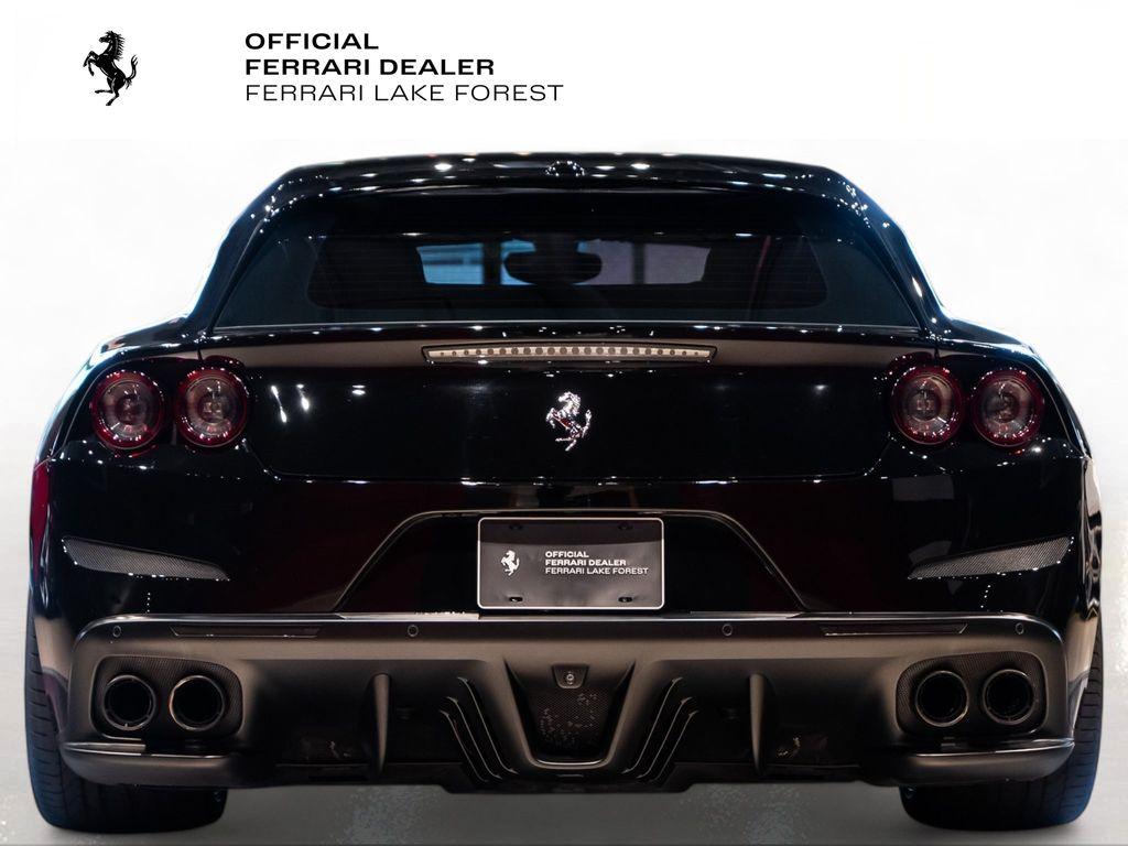 http://www.koenigseggchicago.com/galleria_images/131/131_p11_l.jpg