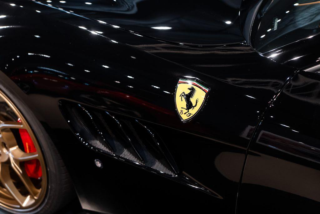 http://www.koenigseggchicago.com/galleria_images/131/131_p12_l.jpg