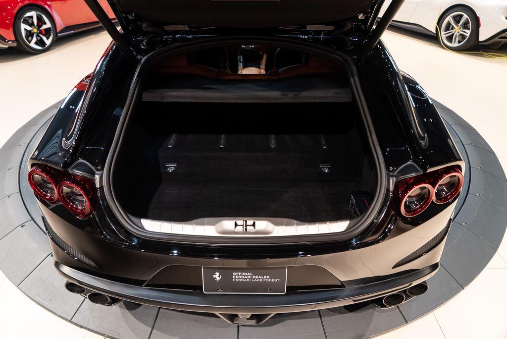 http://www.koenigseggchicago.com/galleria_images/131/131_p23_l.jpg