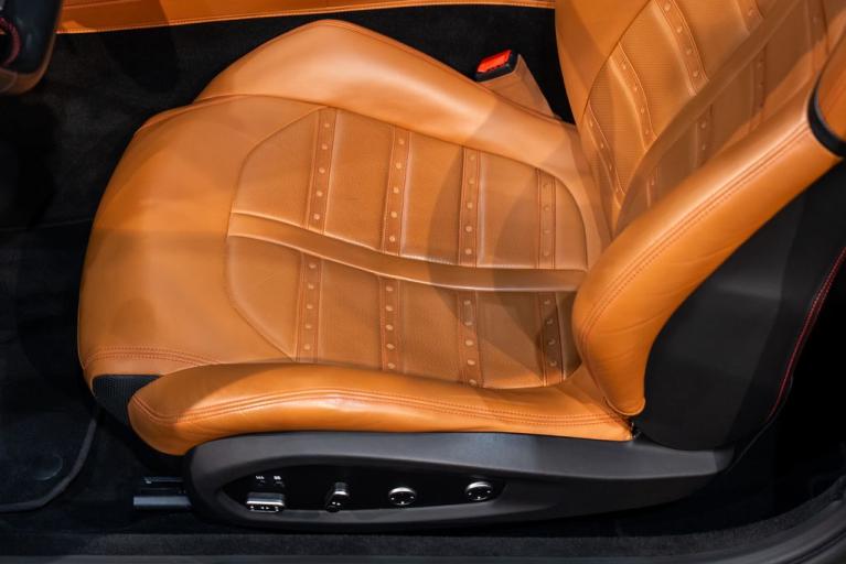 http://www.koenigseggchicago.com/galleria_images/131/131_p28_f.jpg