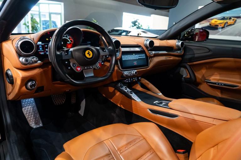 http://www.koenigseggchicago.com/galleria_images/131/131_p29_f.jpg
