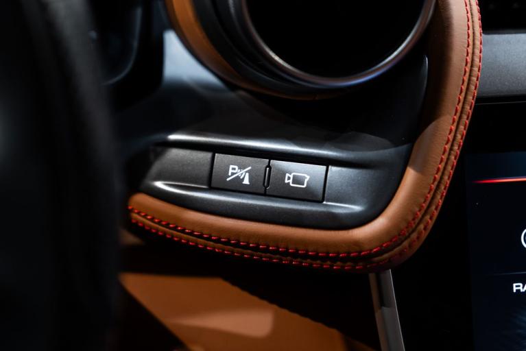 http://www.koenigseggchicago.com/galleria_images/131/131_p37_f.jpg
