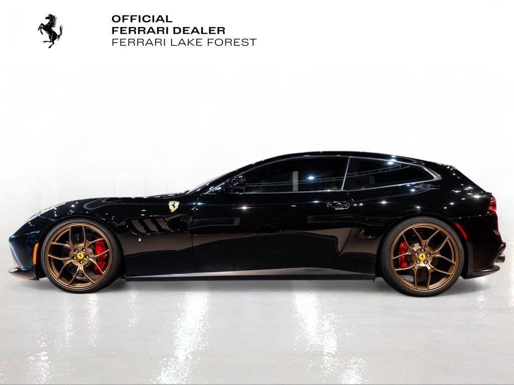 http://www.koenigseggchicago.com/galleria_images/131/131_p3_l.jpg