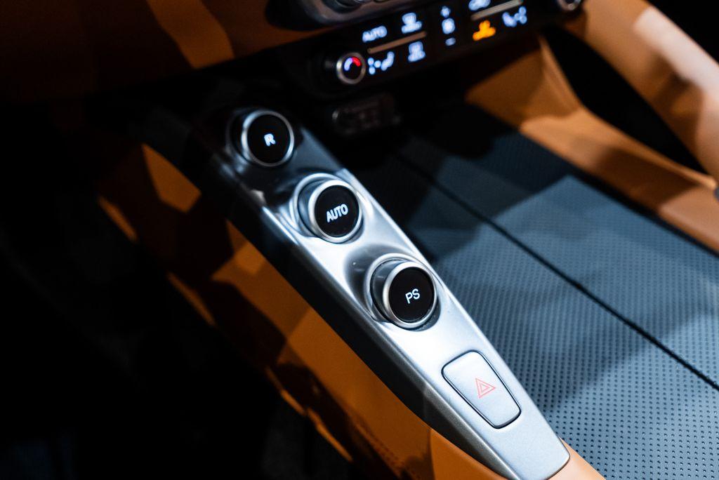 http://www.koenigseggchicago.com/galleria_images/131/131_p44_l.jpg