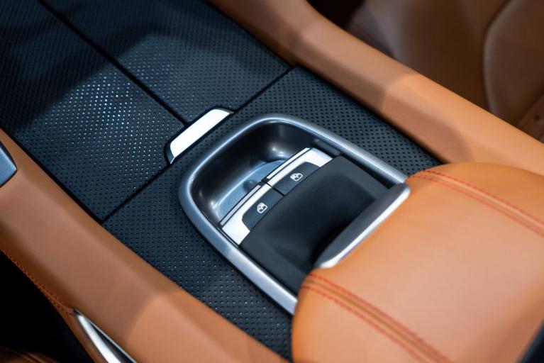 http://www.koenigseggchicago.com/galleria_images/131/131_p45_f.jpg