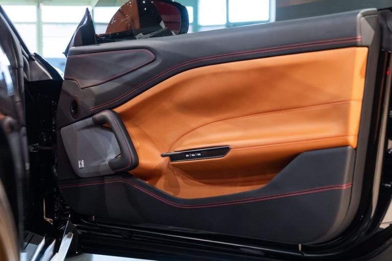 http://www.koenigseggchicago.com/galleria_images/131/131_p48_f.jpg