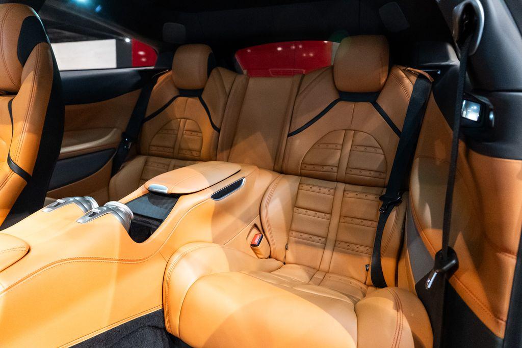http://www.koenigseggchicago.com/galleria_images/131/131_p49_l.jpg