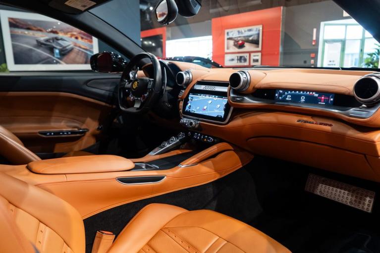 http://www.koenigseggchicago.com/galleria_images/131/131_p53_f.jpg