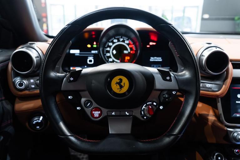 http://www.koenigseggchicago.com/galleria_images/131/131_p5_f.jpg