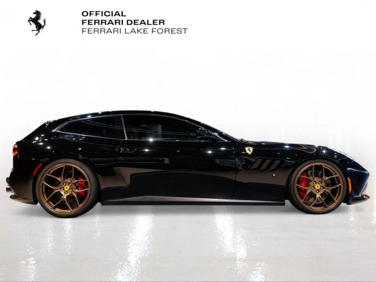 http://www.koenigseggchicago.com/galleria_images/131/131_p9_f.jpg