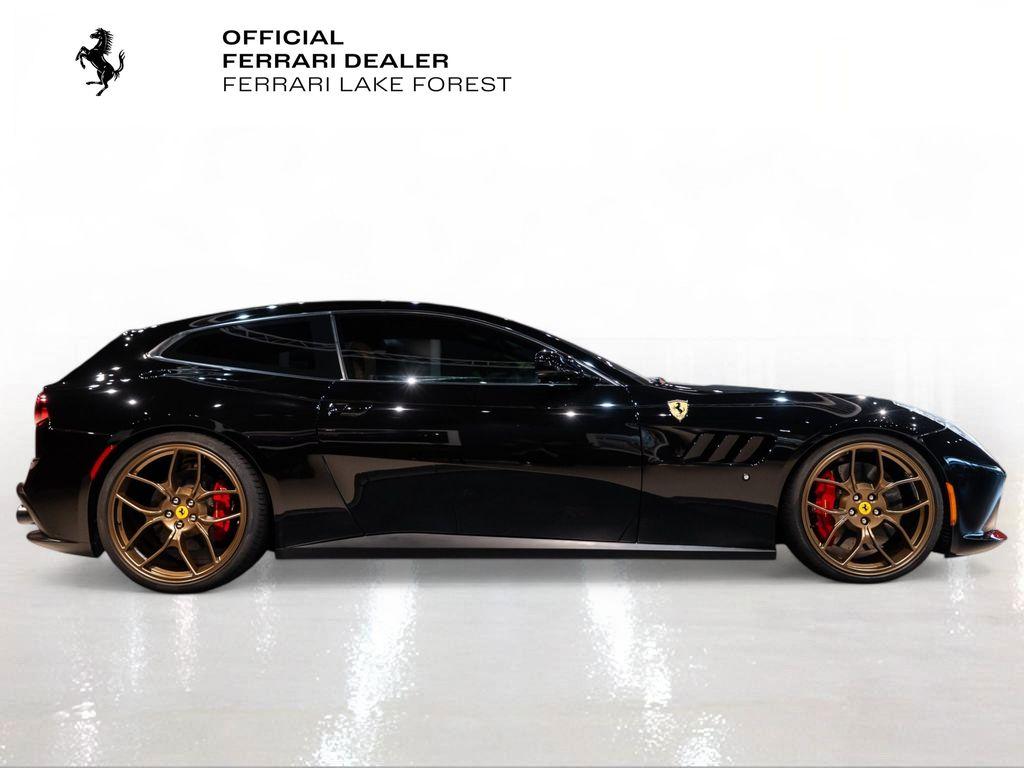 http://www.koenigseggchicago.com/galleria_images/131/131_p9_l.jpg