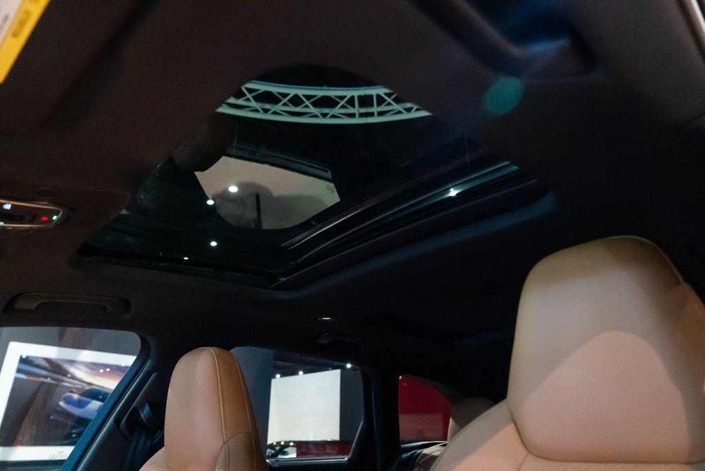 http://www.koenigseggchicago.com/galleria_images/132/132_p27_l.jpg