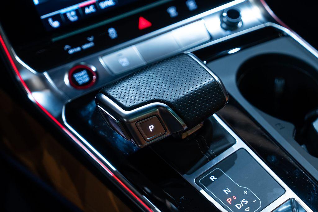 http://www.koenigseggchicago.com/galleria_images/132/132_p38_l.jpg