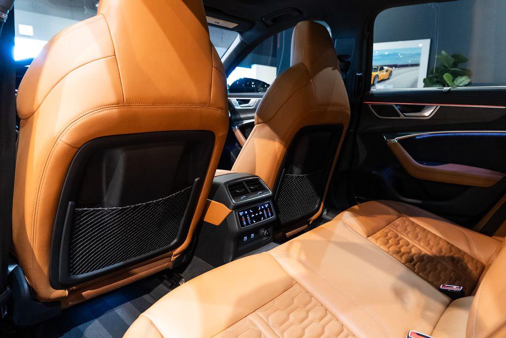 http://www.koenigseggchicago.com/galleria_images/132/132_p44_l.jpg