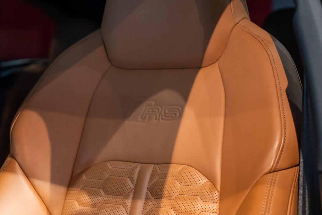 http://www.koenigseggchicago.com/galleria_images/132/132_p6_l.jpg