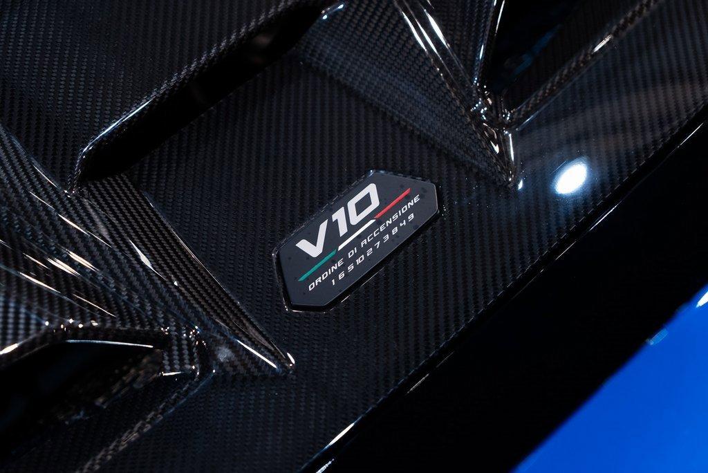 http://www.koenigseggchicago.com/galleria_images/133/133_p20_l.jpg