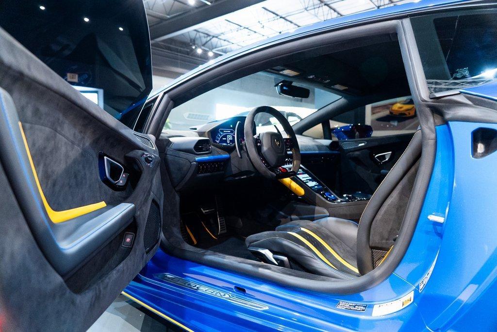 http://www.koenigseggchicago.com/galleria_images/133/133_p21_l.jpg