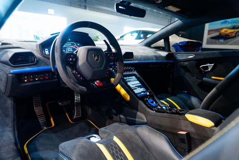 http://www.koenigseggchicago.com/galleria_images/133/133_p24_f.jpg