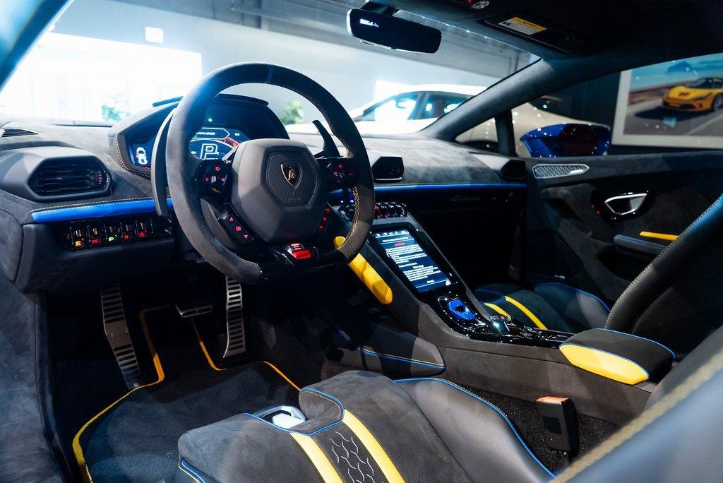 http://www.koenigseggchicago.com/galleria_images/133/133_p24_l.jpg