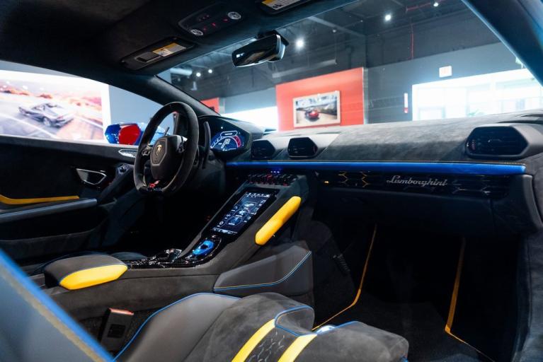 http://www.koenigseggchicago.com/galleria_images/133/133_p33_f.jpg