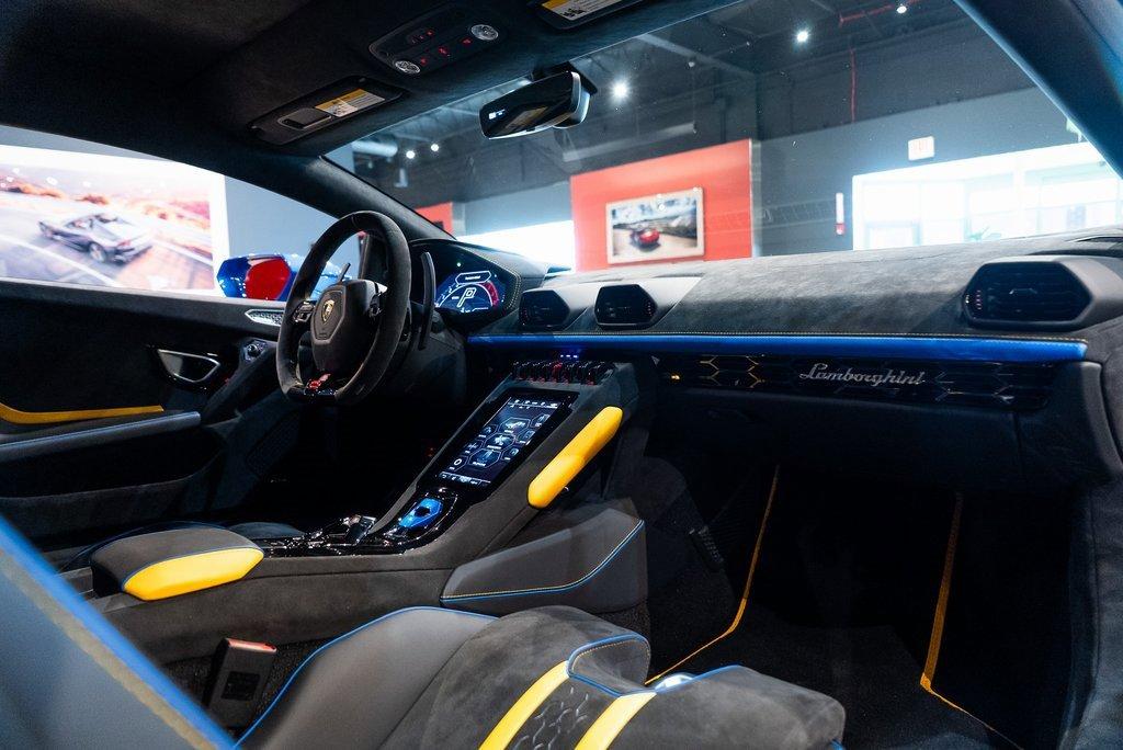 http://www.koenigseggchicago.com/galleria_images/133/133_p33_l.jpg