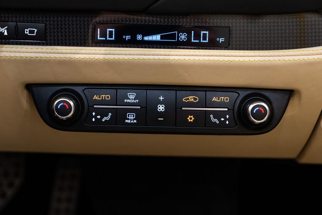 http://www.koenigseggchicago.com/galleria_images/133/133_p40_l.jpg