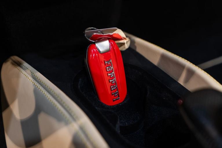 http://www.koenigseggchicago.com/galleria_images/133/133_p41_f.jpg