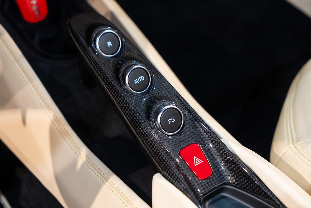http://www.koenigseggchicago.com/galleria_images/133/133_p42_l.jpg