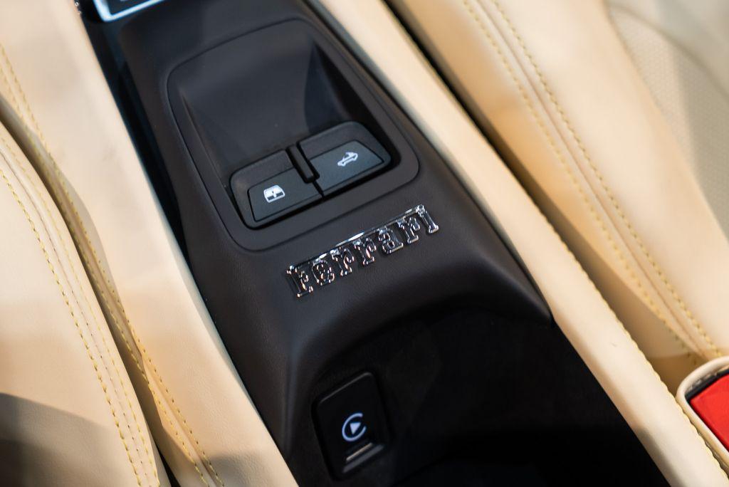 http://www.koenigseggchicago.com/galleria_images/133/133_p43_l.jpg