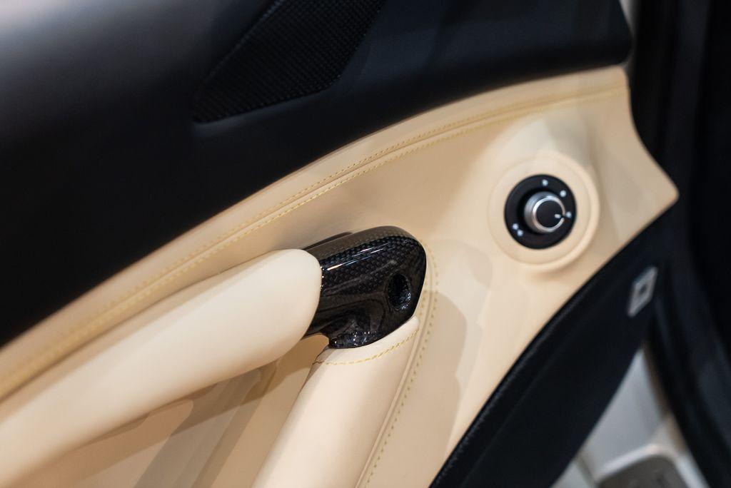http://www.koenigseggchicago.com/galleria_images/133/133_p47_l.jpg