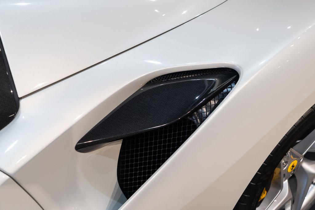 http://www.koenigseggchicago.com/galleria_images/133/133_p48_l.jpg