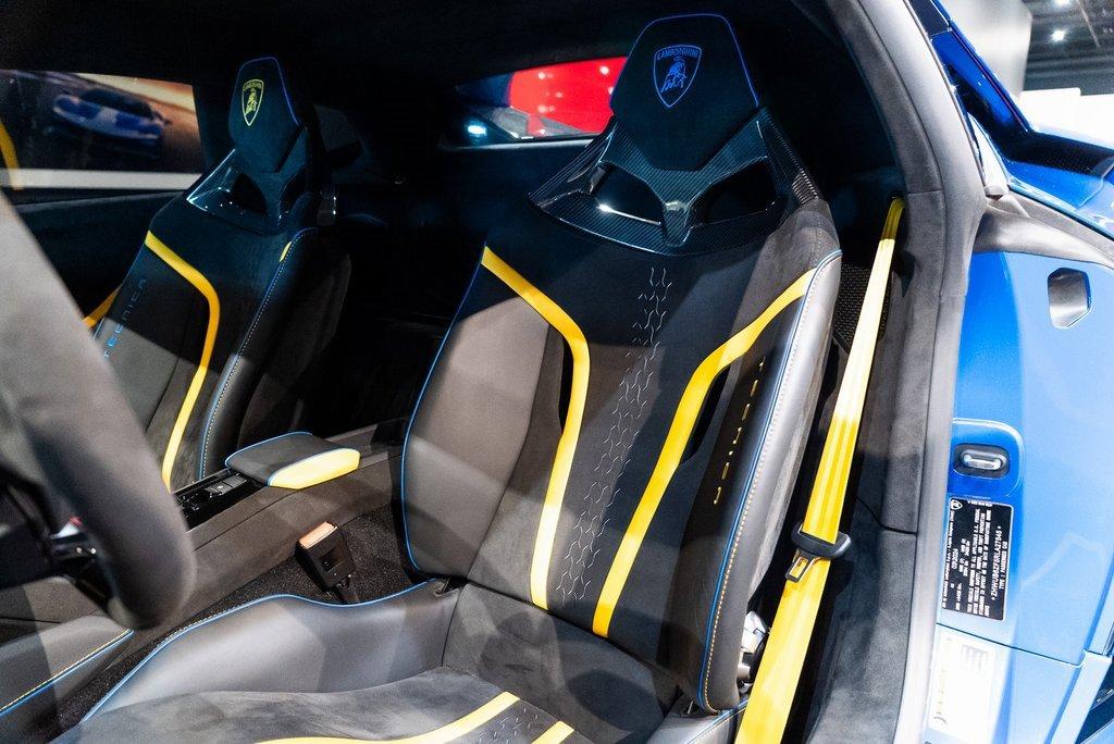http://www.koenigseggchicago.com/galleria_images/133/133_p4_l.jpg