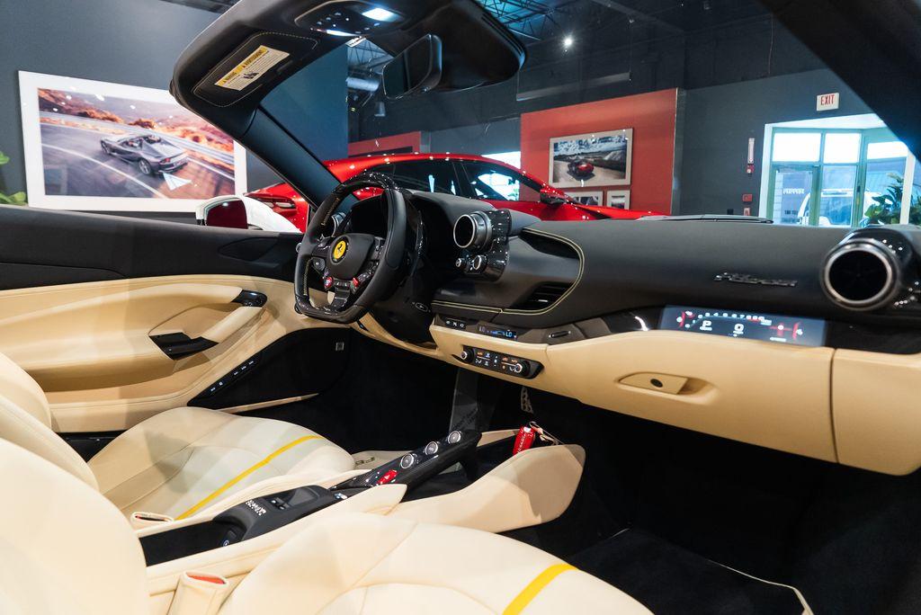 http://www.koenigseggchicago.com/galleria_images/133/133_p50_l.jpg
