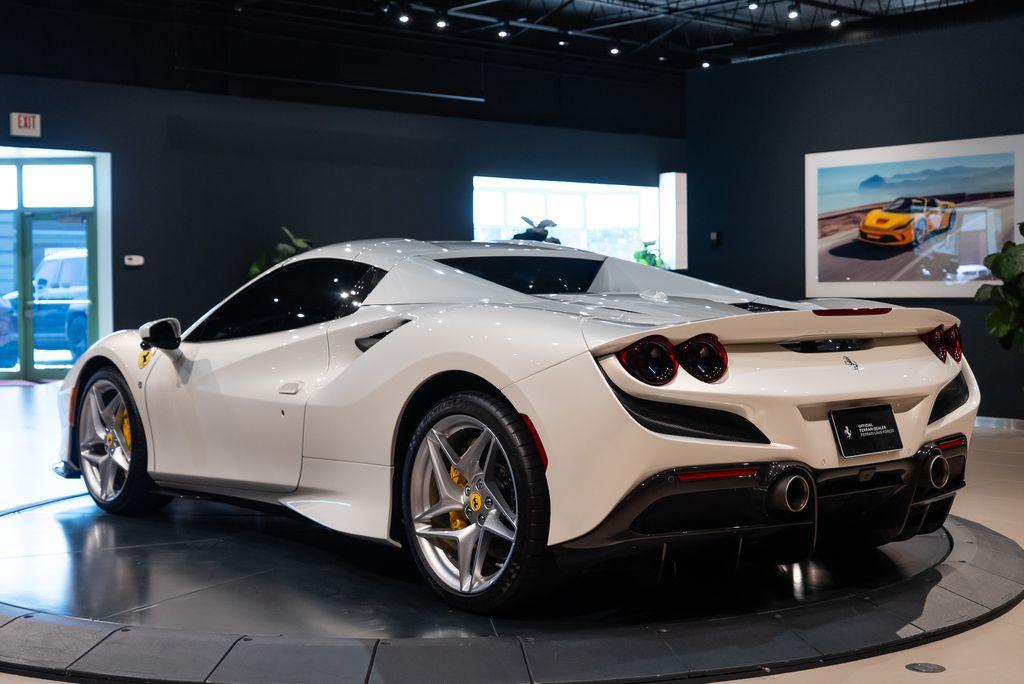 http://www.koenigseggchicago.com/galleria_images/133/133_p55_l.jpg