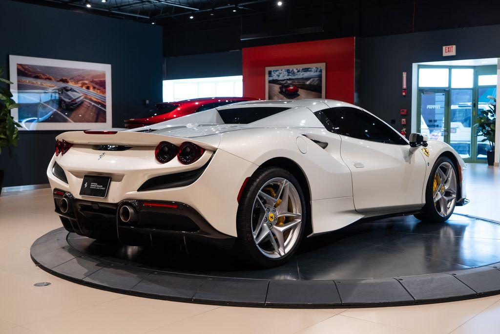 http://www.koenigseggchicago.com/galleria_images/133/133_p56_l.jpg