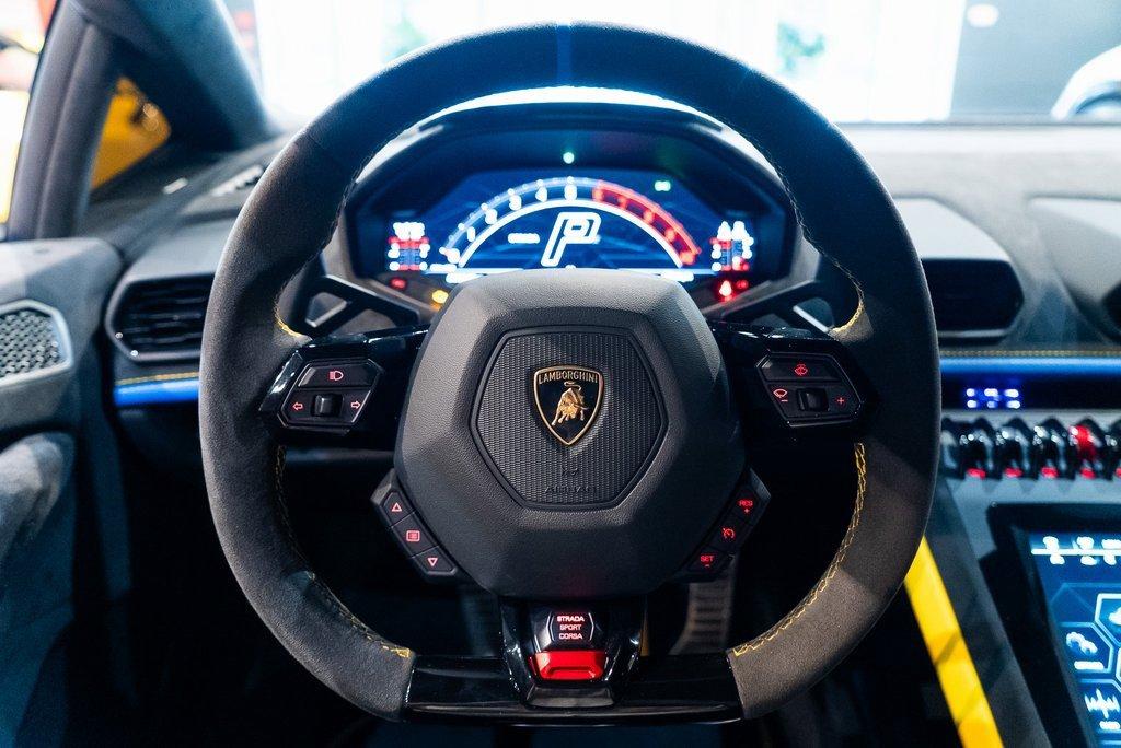 http://www.koenigseggchicago.com/galleria_images/133/133_p5_l.jpg