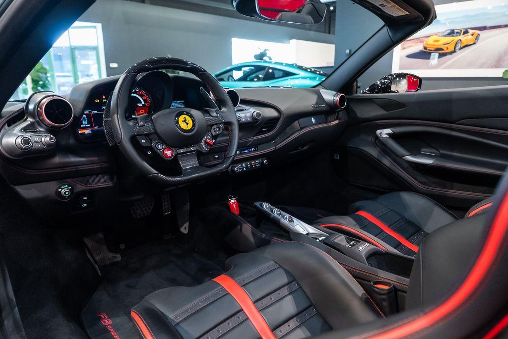 http://www.koenigseggchicago.com/galleria_images/134/134_p28_l.jpg