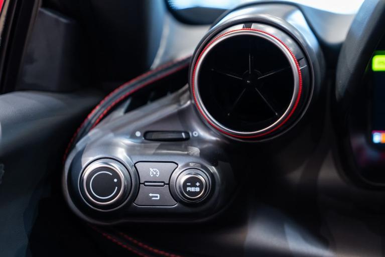 http://www.koenigseggchicago.com/galleria_images/134/134_p35_f.jpg