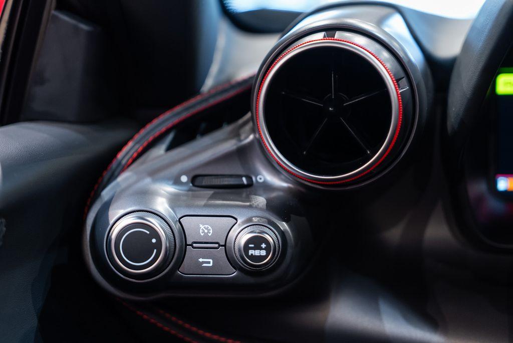 http://www.koenigseggchicago.com/galleria_images/134/134_p35_l.jpg