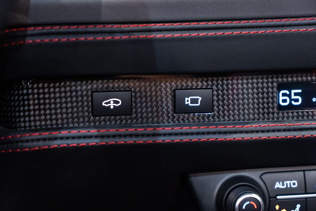 http://www.koenigseggchicago.com/galleria_images/134/134_p40_l.jpg