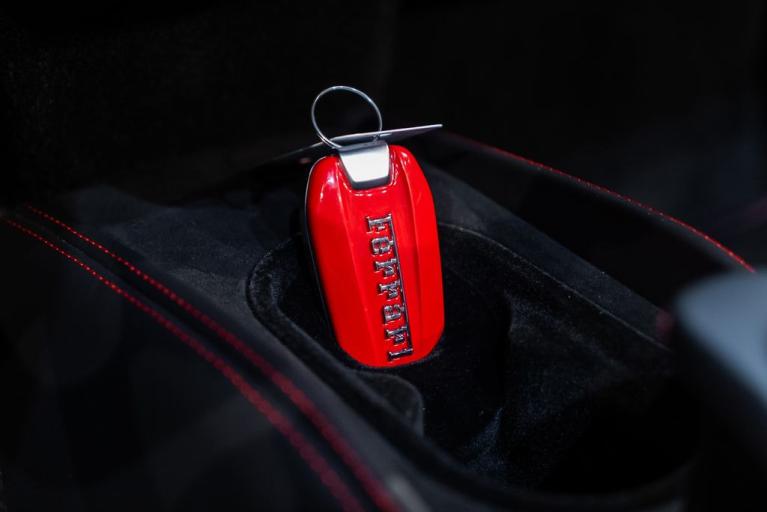 http://www.koenigseggchicago.com/galleria_images/134/134_p41_f.jpg